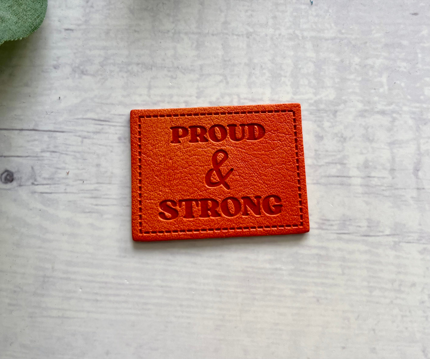 Kunstlederlabel PROUD & STRONG orange