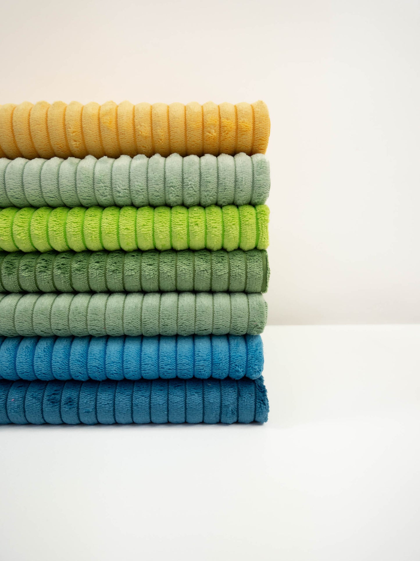 CORD SAMT STOFF - WANJA VON SWAFING fresh green