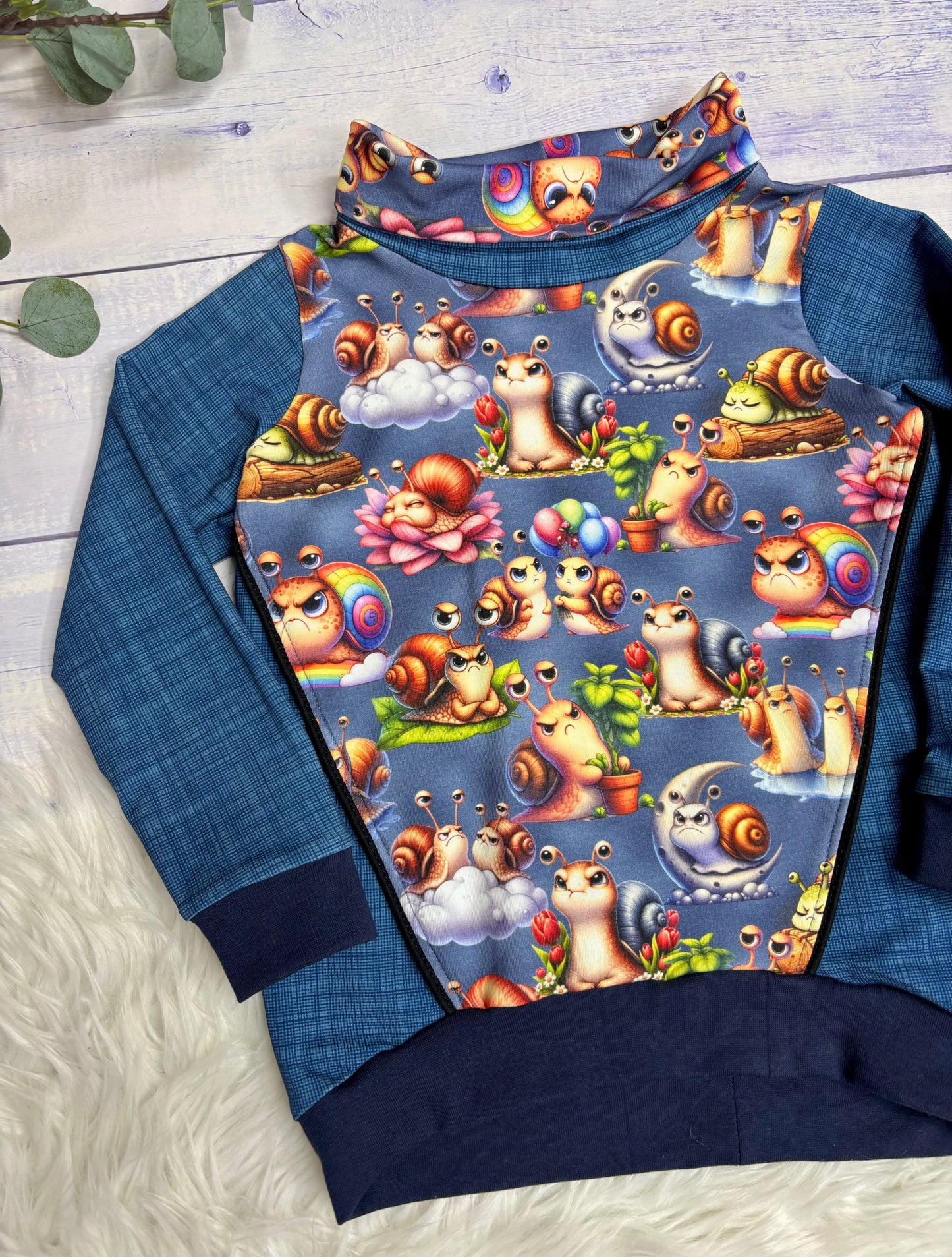ROLLKRAGENPULLOVER Mad Snails Gr.104/110